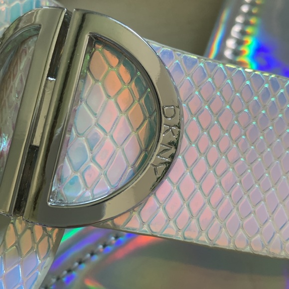 New DKNY Thong Flat Sandals - Picture 8 of 8